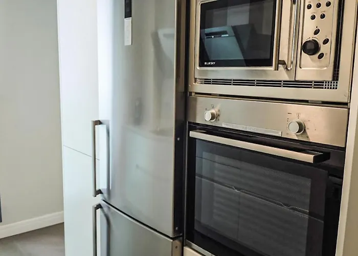 Ranee - 2 Bed 2 Bath In Centre *