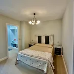 Ranee - 2 Bed 2 Bath In Centre *