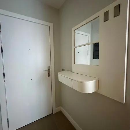 Ranee - 2 Bed 2 Bath In Centre Apartment