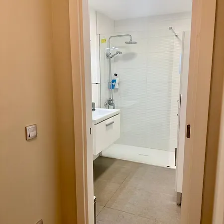 Ranee - 2 Bed 2 Bath In Centre