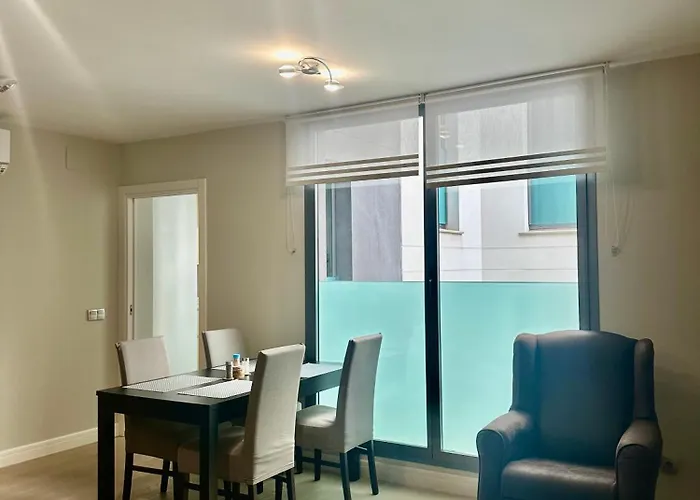 Ranee - 2 Bed 2 Bath In Centre